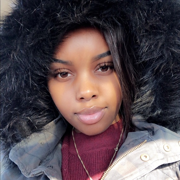 Meet your posher, Brooke - Picture 1 of 1